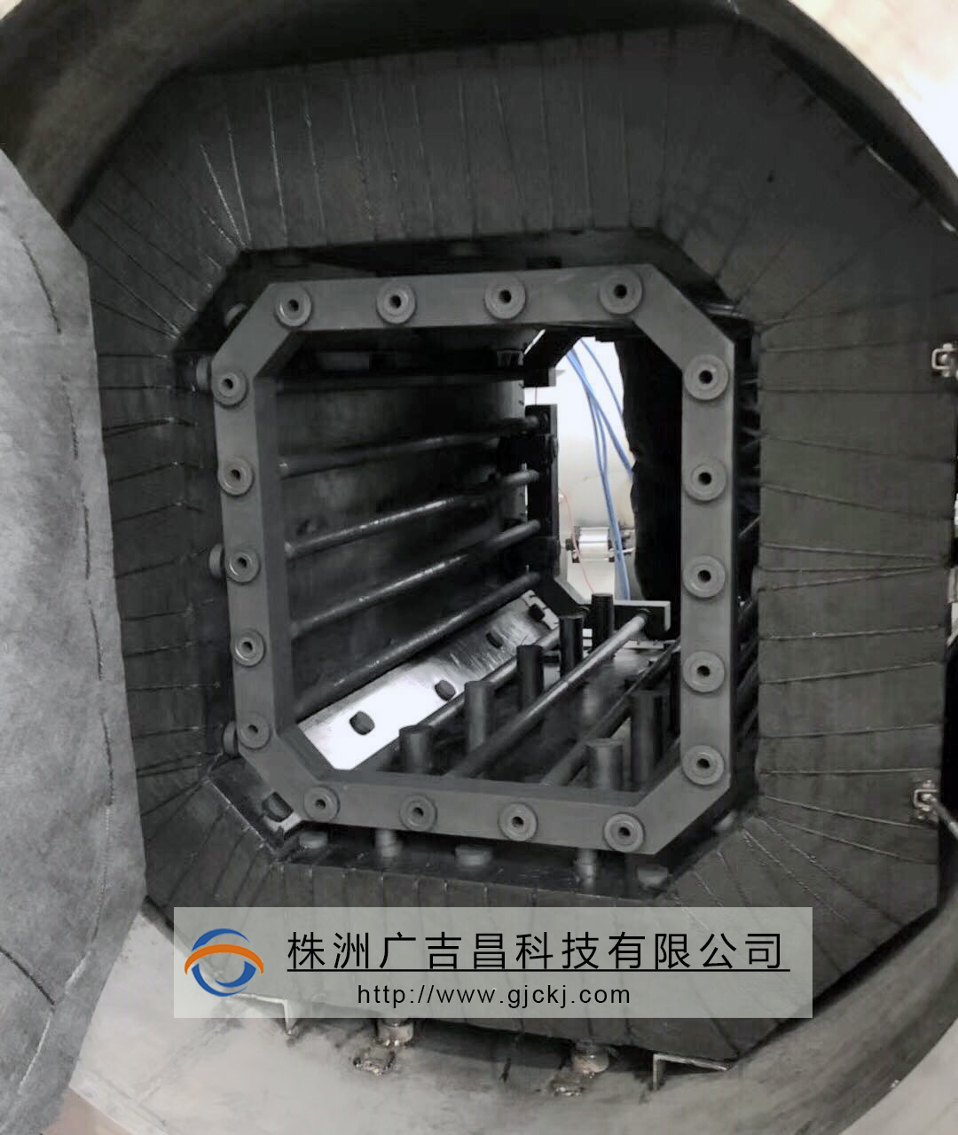 怎么清洗氣氛保護(hù)爐爐膛呢？